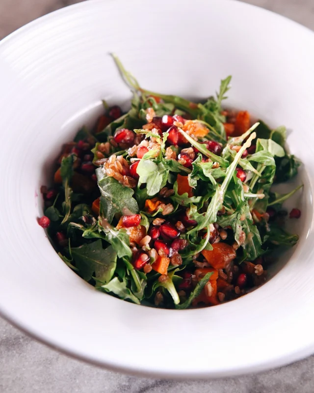 This fall’s menu is the result of a continued creative collaboration between Woodside’s Executive Chef, Gunner Hawkins and Robin Krause with Billie’s Grocery. Blending Robin’s passion for wholesome, seasonal cuisine with Gunner’s expertise in elevated, approachable fare, the partnership delivers a thoughtfully curated selection designed to nourish and satisfy as the seasons change. Some member favorites from summer remain on the menu, while others have been refreshed to showcase autumn’s best ingredients. From hearty salads to craveable shareables and comforting bowls, every dish reflects the warmth, care and community that define Woodside.⁠
⁠
Tap the link in our bio to view the Fall Menu.